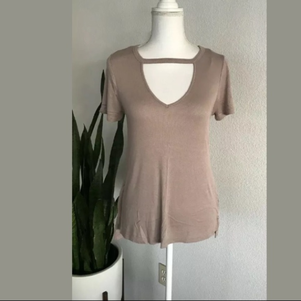 New Charlotte Russe Keyhole Taupe TShirt Size M